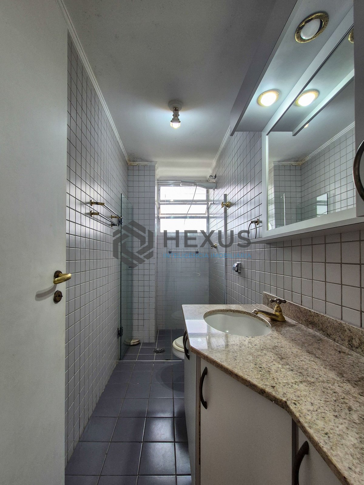 Foto 19 de Apartamento reformado com vista mar a 1 quadra da praia nas Pitangueiras, Guarujá