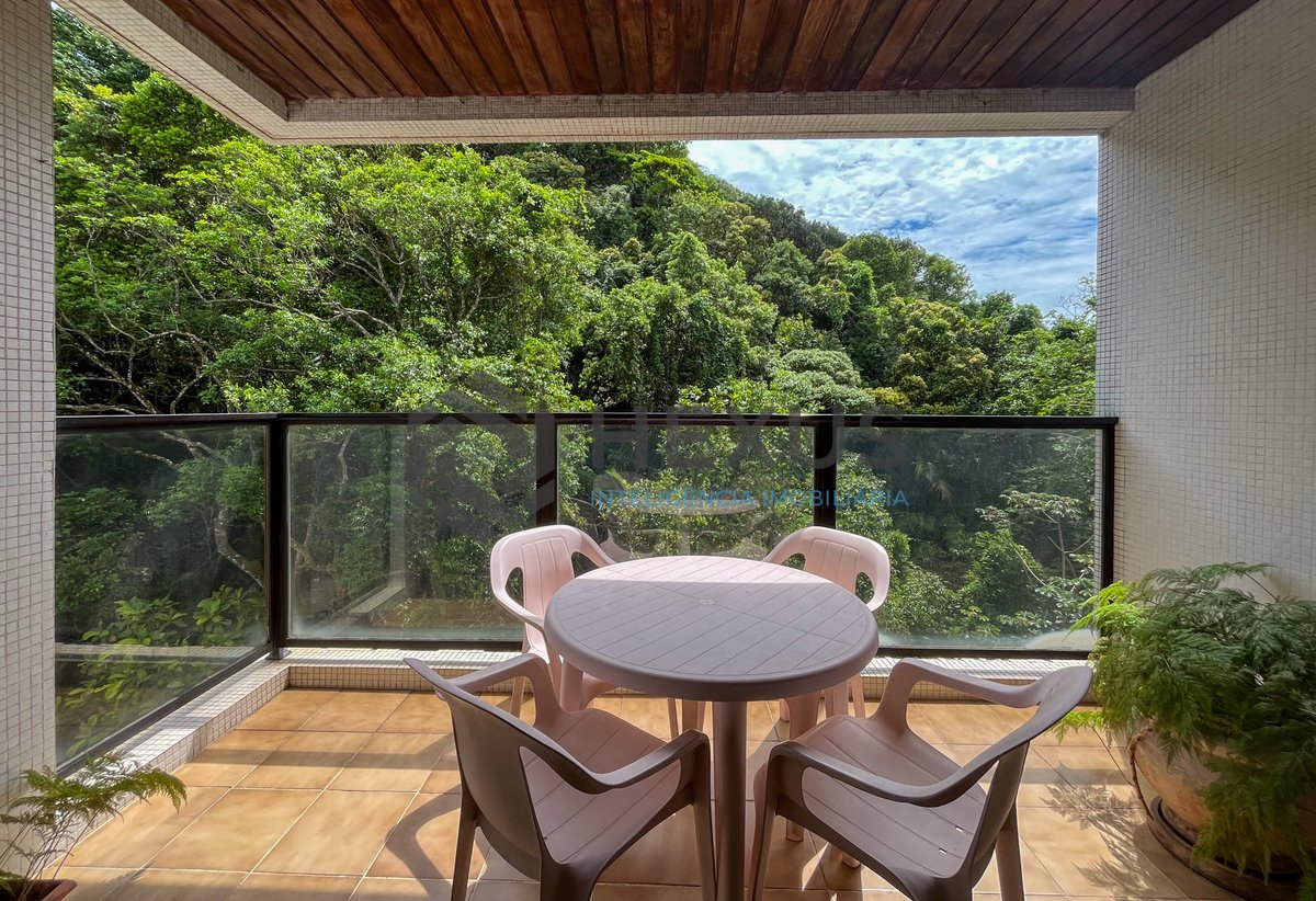 Foto 2 de Apartamento com varanda e lazer na Praia das Pitangueiras, Guaruja