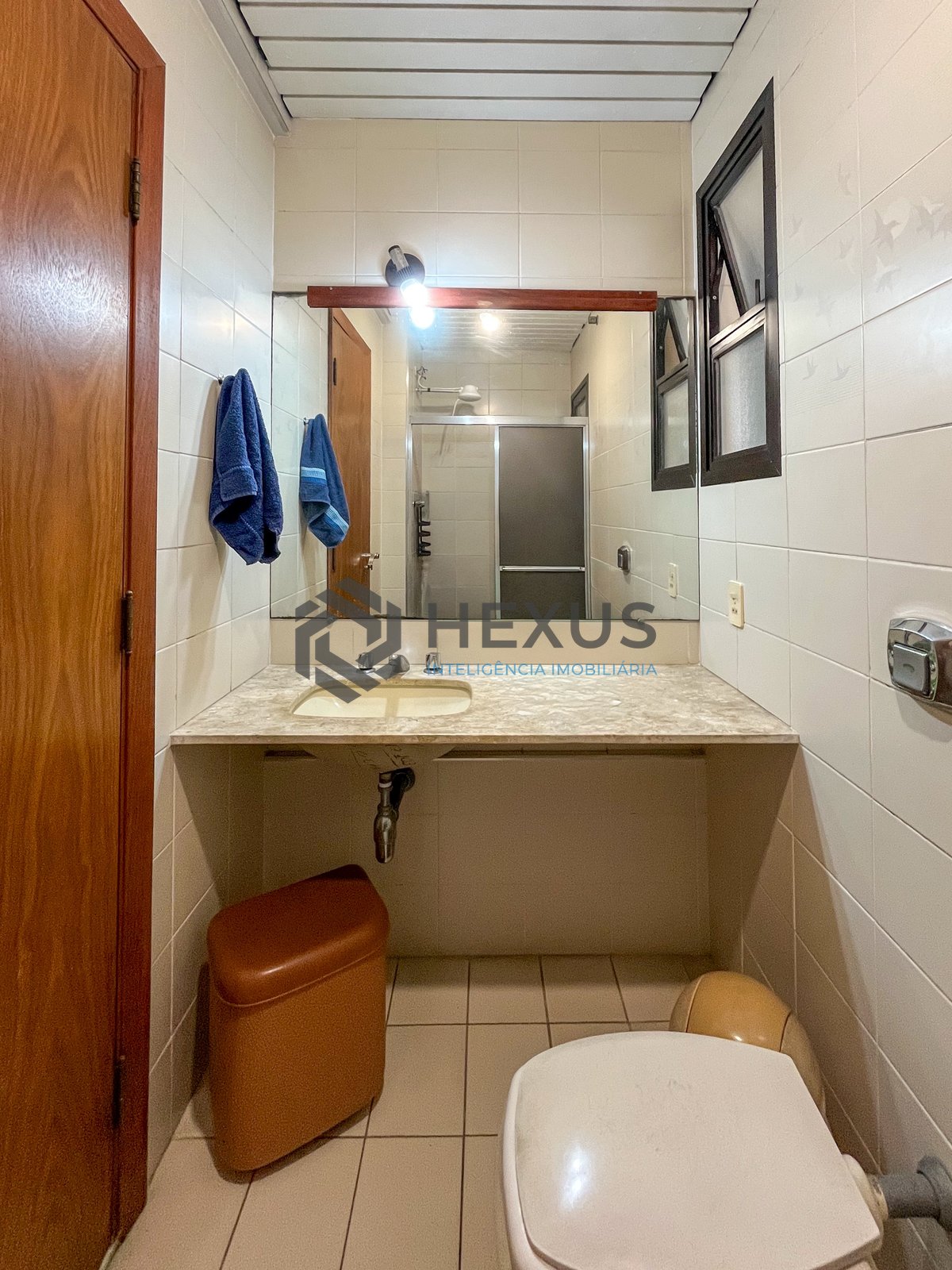 Foto 21 de Apartamento com varanda e lazer na Praia das Pitangueiras, Guaruja