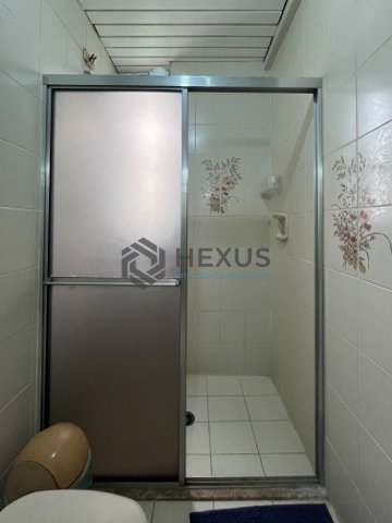 Foto 28 de Apartamento com varanda e lazer na Praia das Pitangueiras, Guaruja