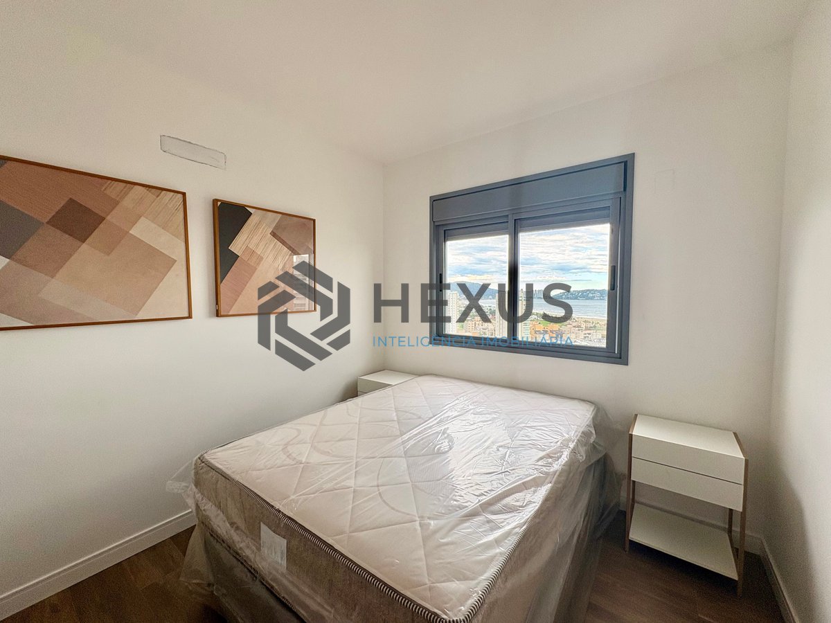 Foto 23 de Apartamento reformado com varanda gourmet vista mar e lazer na Praia da Enseada, Guaruja