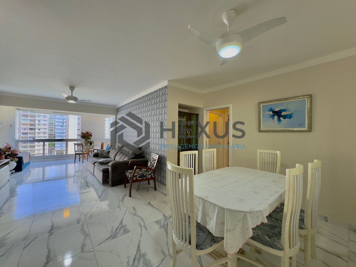 Foto 11 de Apartamento reformado com varanda e lazer na Praia das Pitangueiras, Guaruja