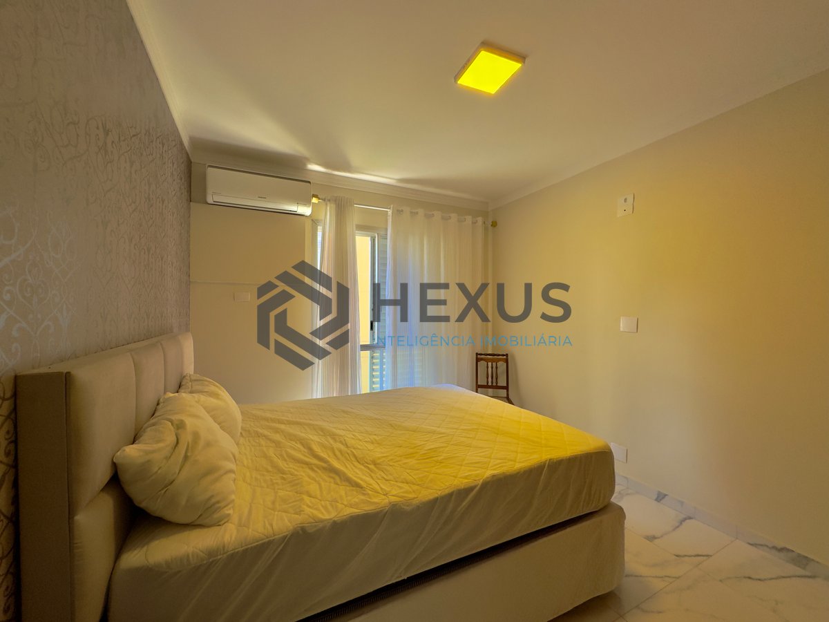 Foto 15 de Apartamento reformado com varanda e lazer na Praia das Pitangueiras, Guaruja