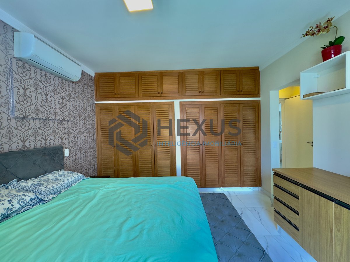 Foto 17 de Apartamento reformado com varanda e lazer na Praia das Pitangueiras, Guaruja