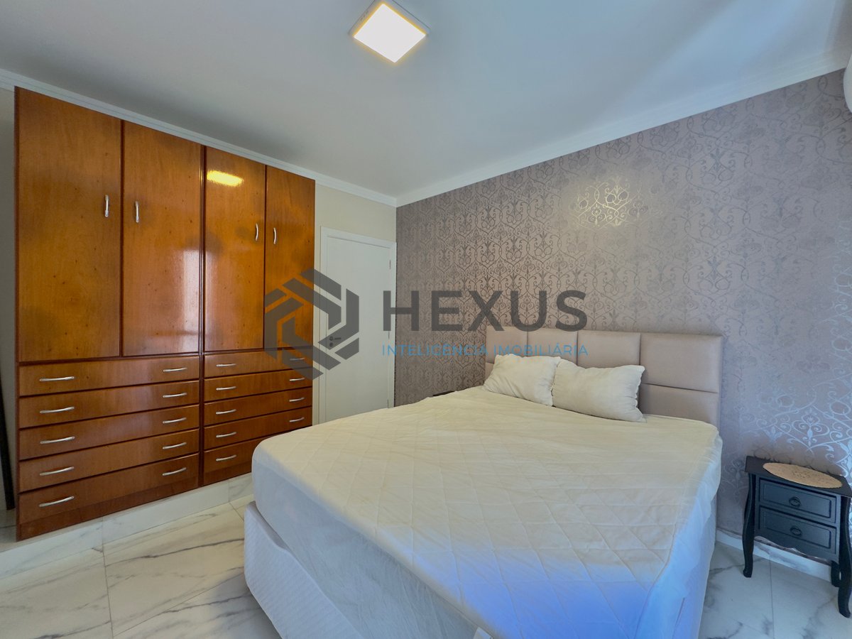 Foto 18 de Apartamento reformado com varanda e lazer na Praia das Pitangueiras, Guaruja