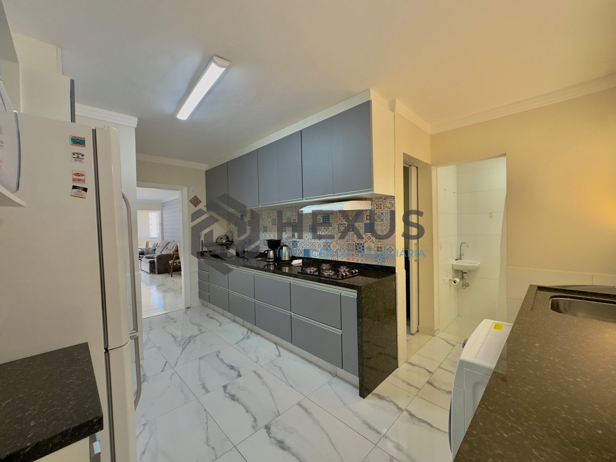 Foto 27 de Apartamento reformado com varanda e lazer na Praia das Pitangueiras, Guaruja