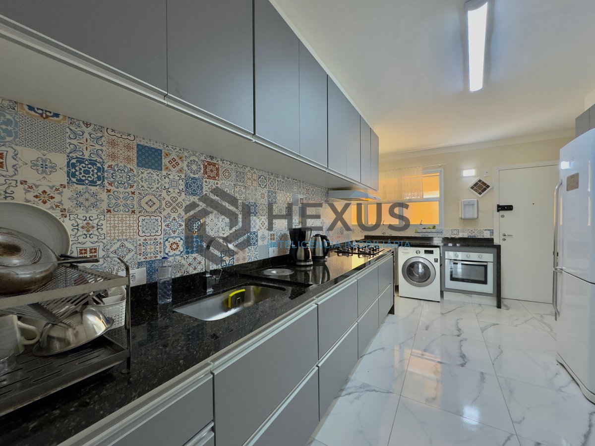 Foto 30 de Apartamento reformado com varanda e lazer na Praia das Pitangueiras, Guaruja