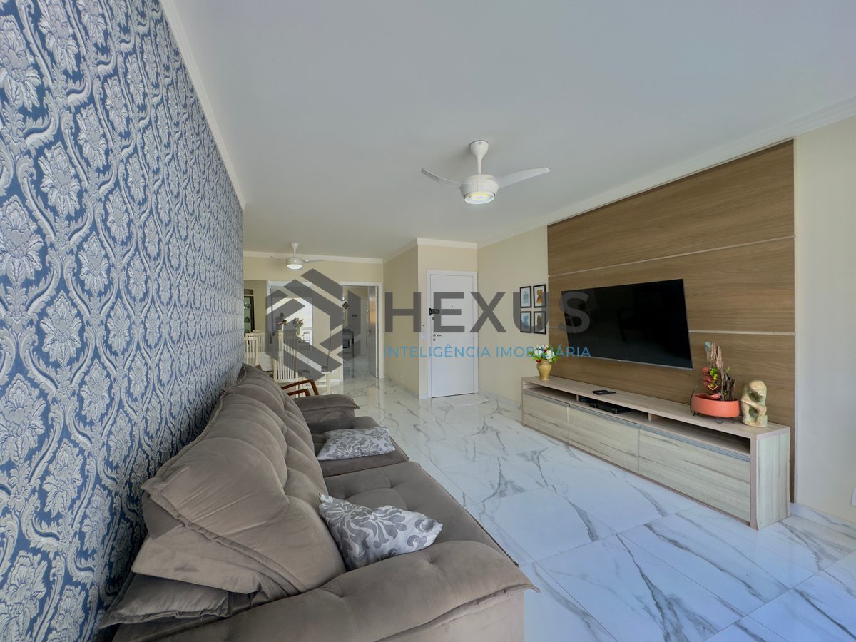 Foto 6 de Apartamento reformado com varanda e lazer na Praia das Pitangueiras, Guaruja