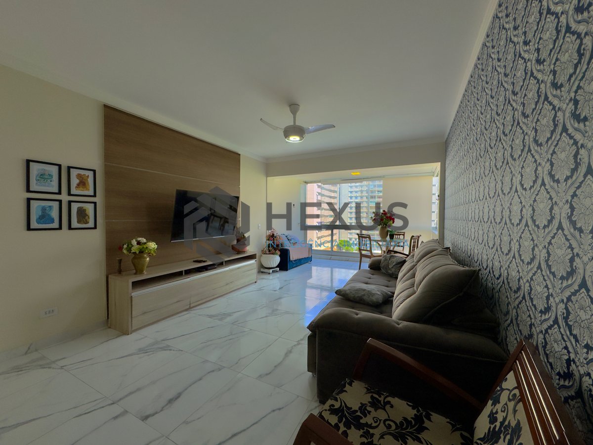 Foto 8 de Apartamento reformado com varanda e lazer na Praia das Pitangueiras, Guaruja