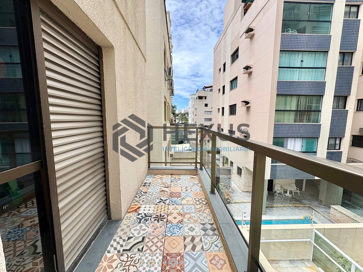 Foto 12 de Apartamento reformado com varanda na Praia da Enseada, Guaruja