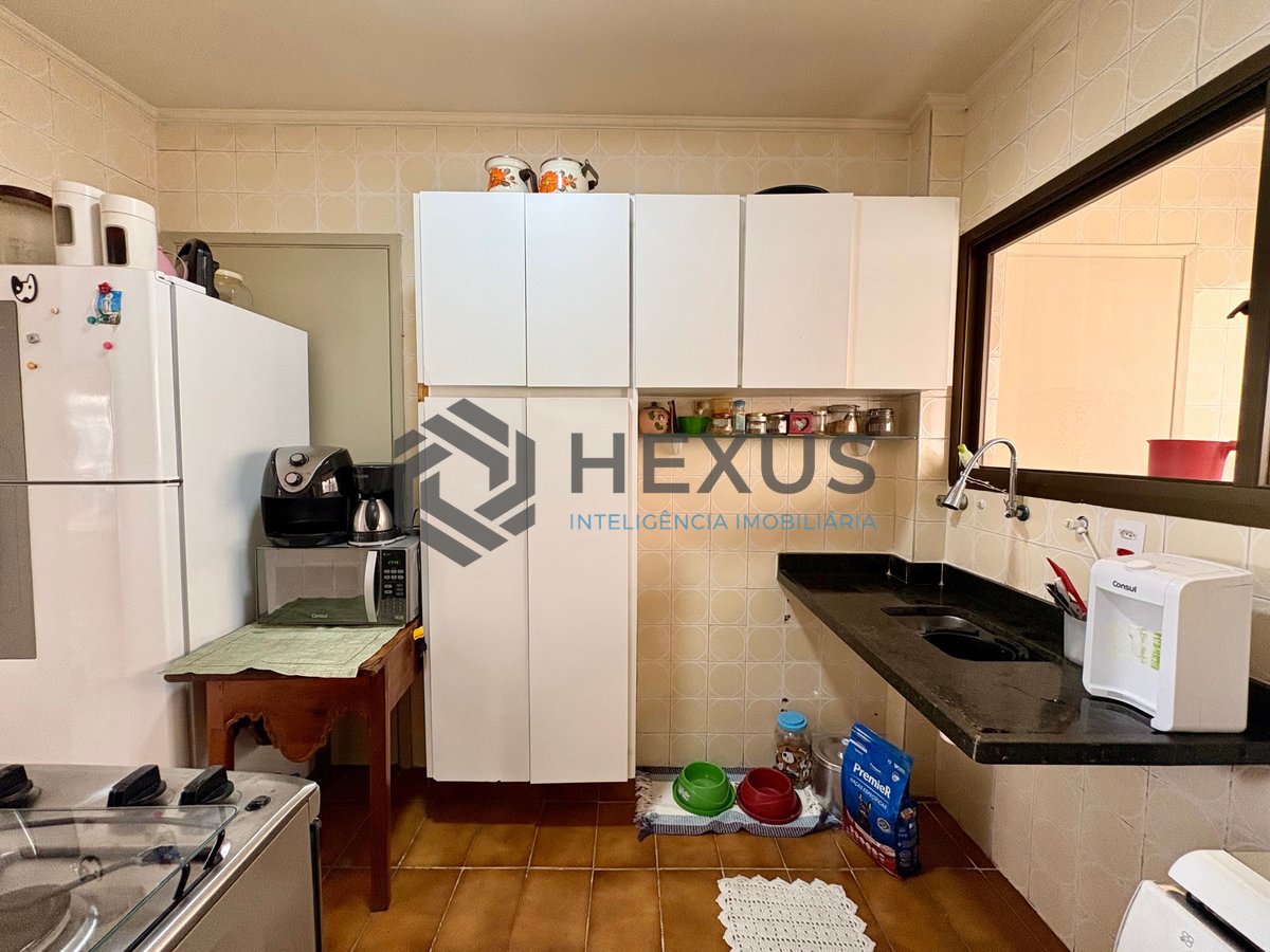 Foto 18 de Apartamento reformado com varanda na Praia da Enseada, Guaruja
