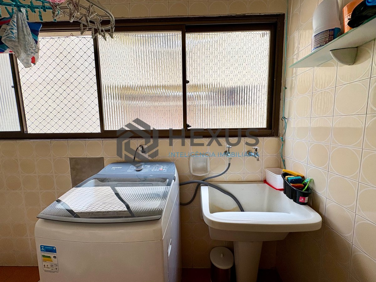 Foto 20 de Apartamento reformado com varanda na Praia da Enseada, Guaruja