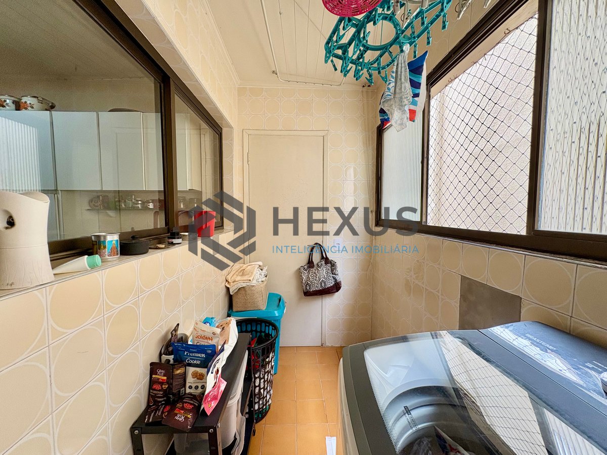 Foto 22 de Apartamento reformado com varanda na Praia da Enseada, Guaruja