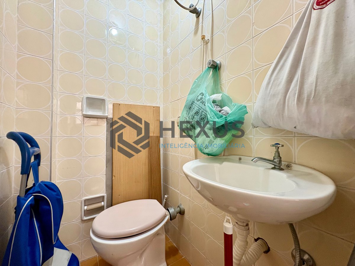 Foto 23 de Apartamento reformado com varanda na Praia da Enseada, Guaruja