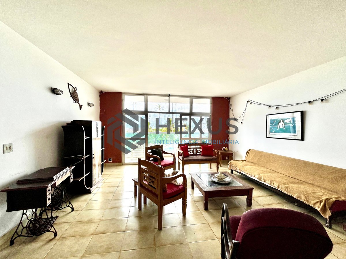 Foto 3 de Apartamento frente mar com varanda na Praia das Pitangueiras, Guaruja