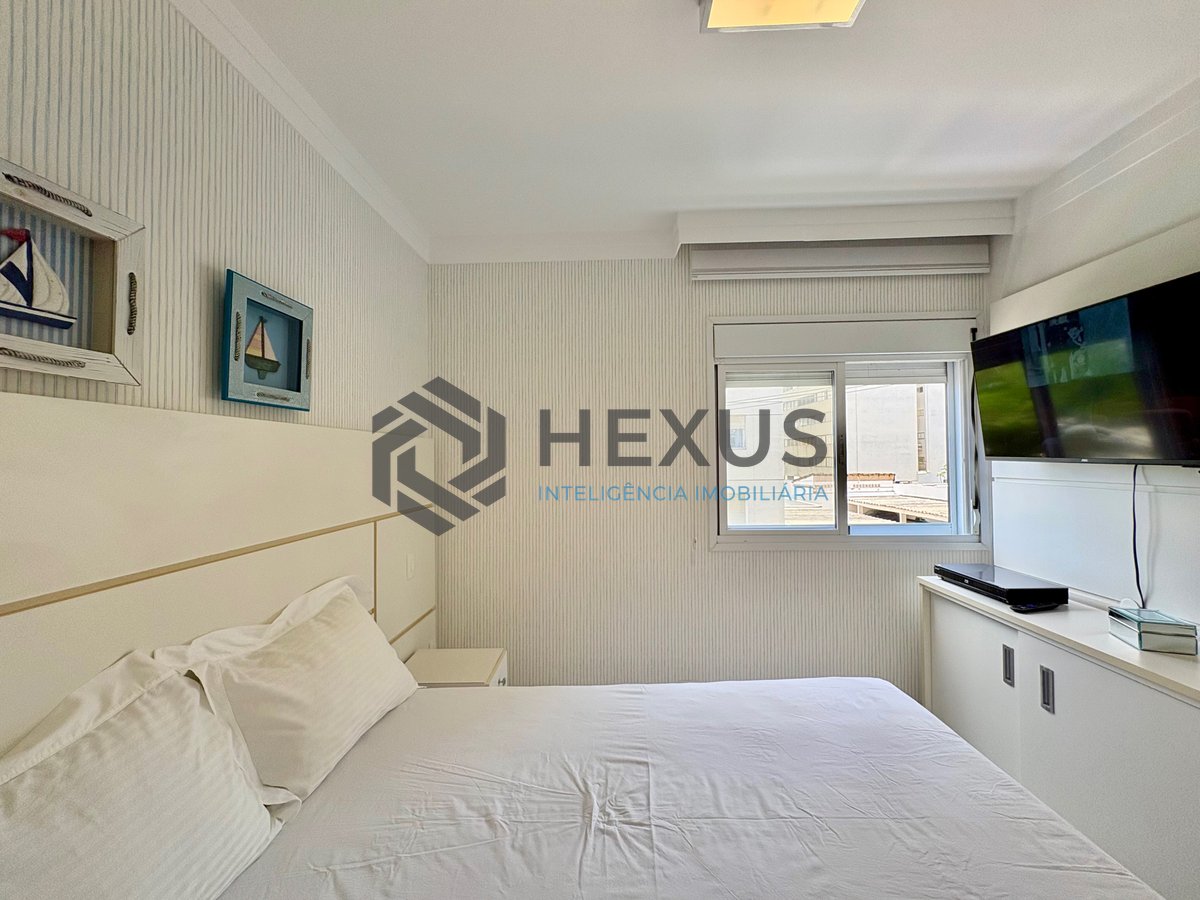 Foto 16 de Apartamento reformado com varanda vista mar e lazer na Praia das Asturias, Guaruja