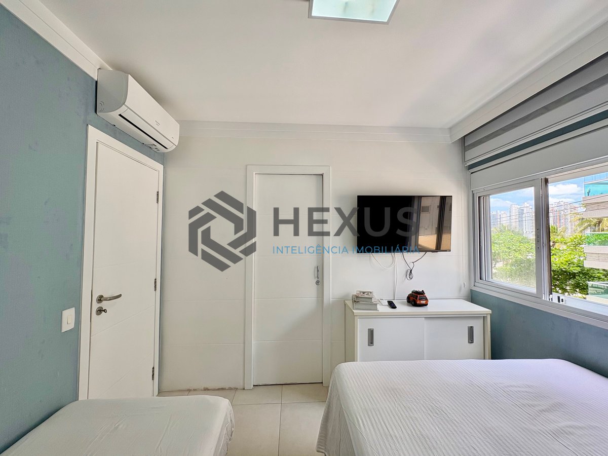 Foto 20 de Apartamento reformado com varanda vista mar e lazer na Praia das Asturias, Guaruja