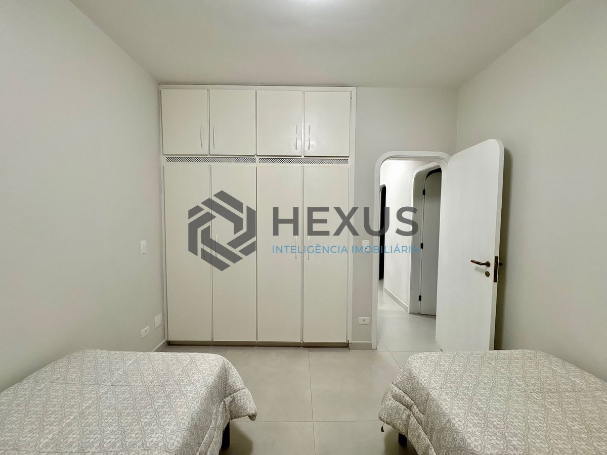 Foto 17 de Apartamento com varanda na Praia da Enseada, Guaruja