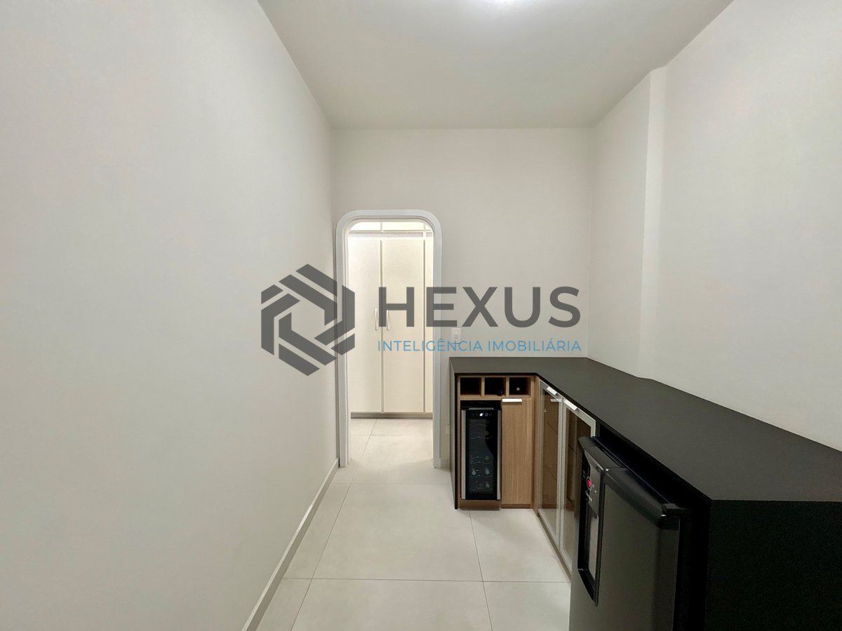 Foto 18 de Apartamento com varanda na Praia da Enseada, Guaruja
