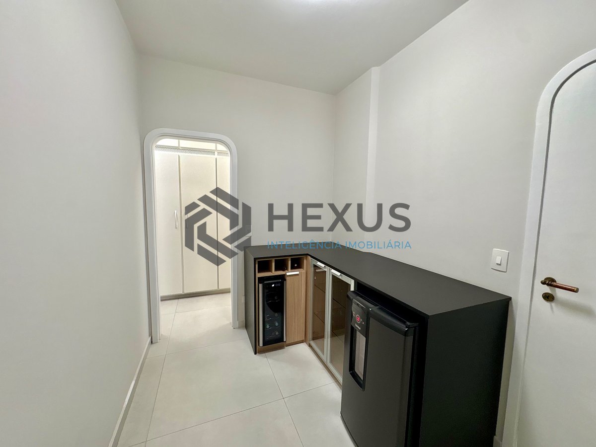 Foto 19 de Apartamento com varanda na Praia da Enseada, Guaruja