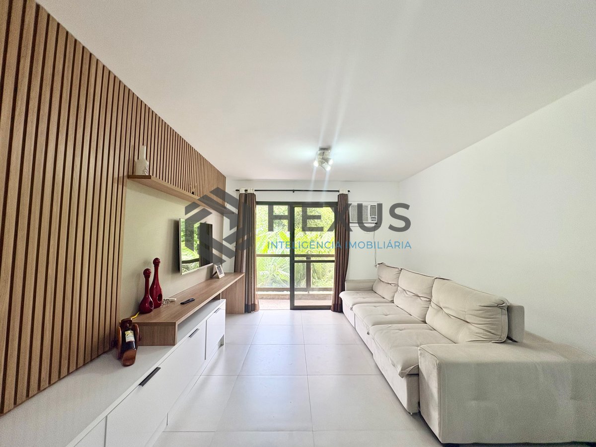 Foto 2 de Apartamento reformado com varanda na Praia da Enseada, Guaruja