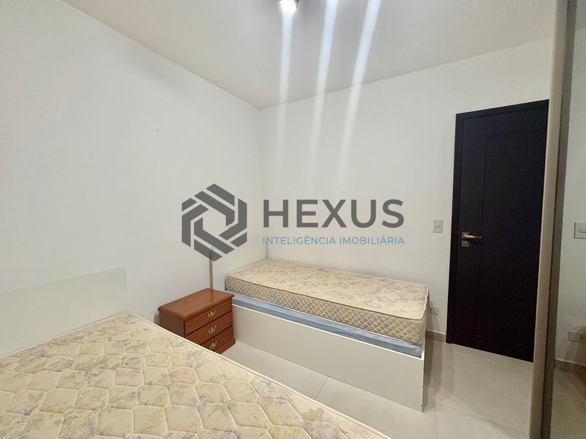 Foto 12 de Apartamento reformado com varanda na Praia da Enseada, Guaruja