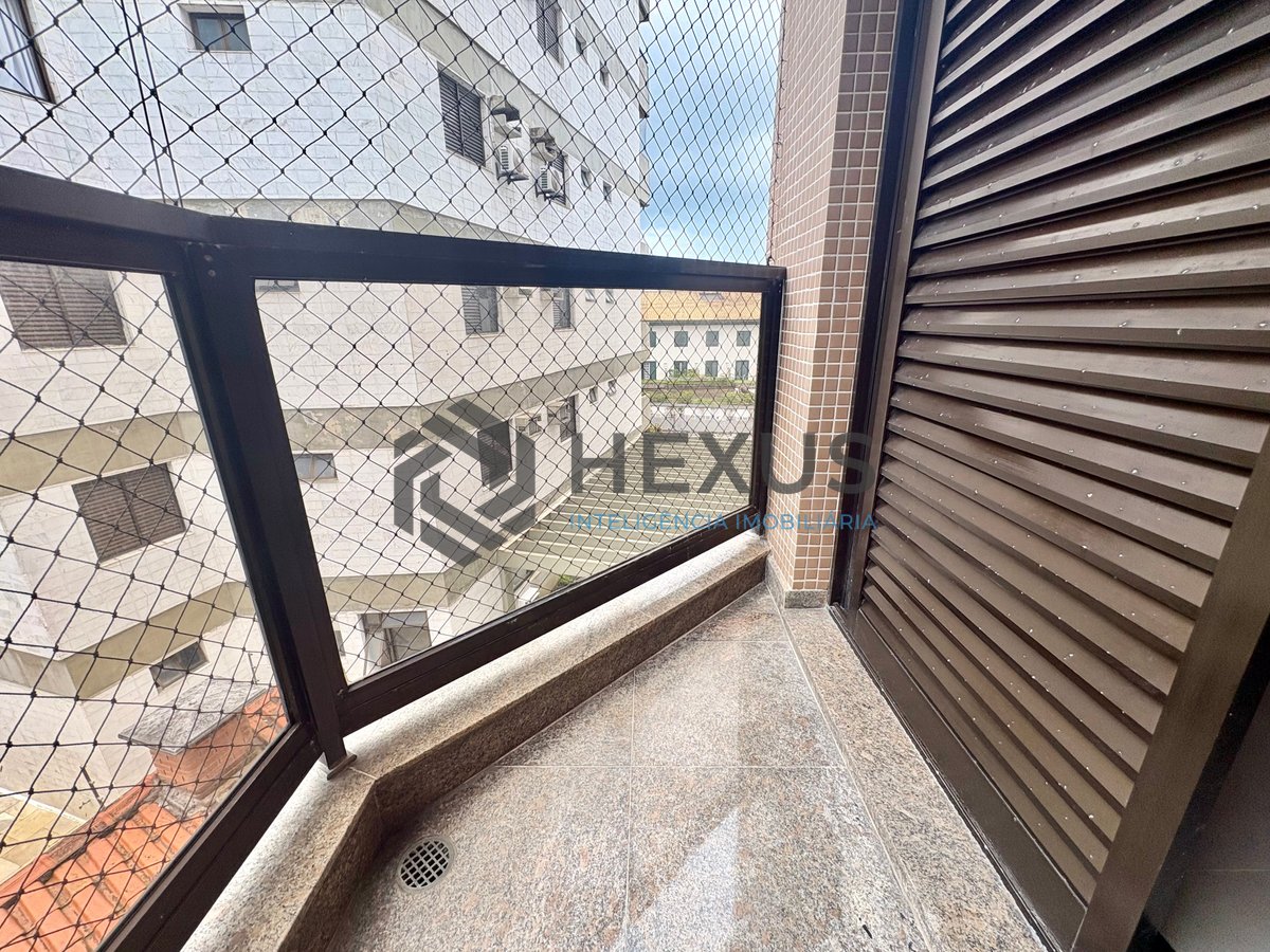 Foto 15 de Apartamento reformado com varanda na Praia da Enseada, Guaruja