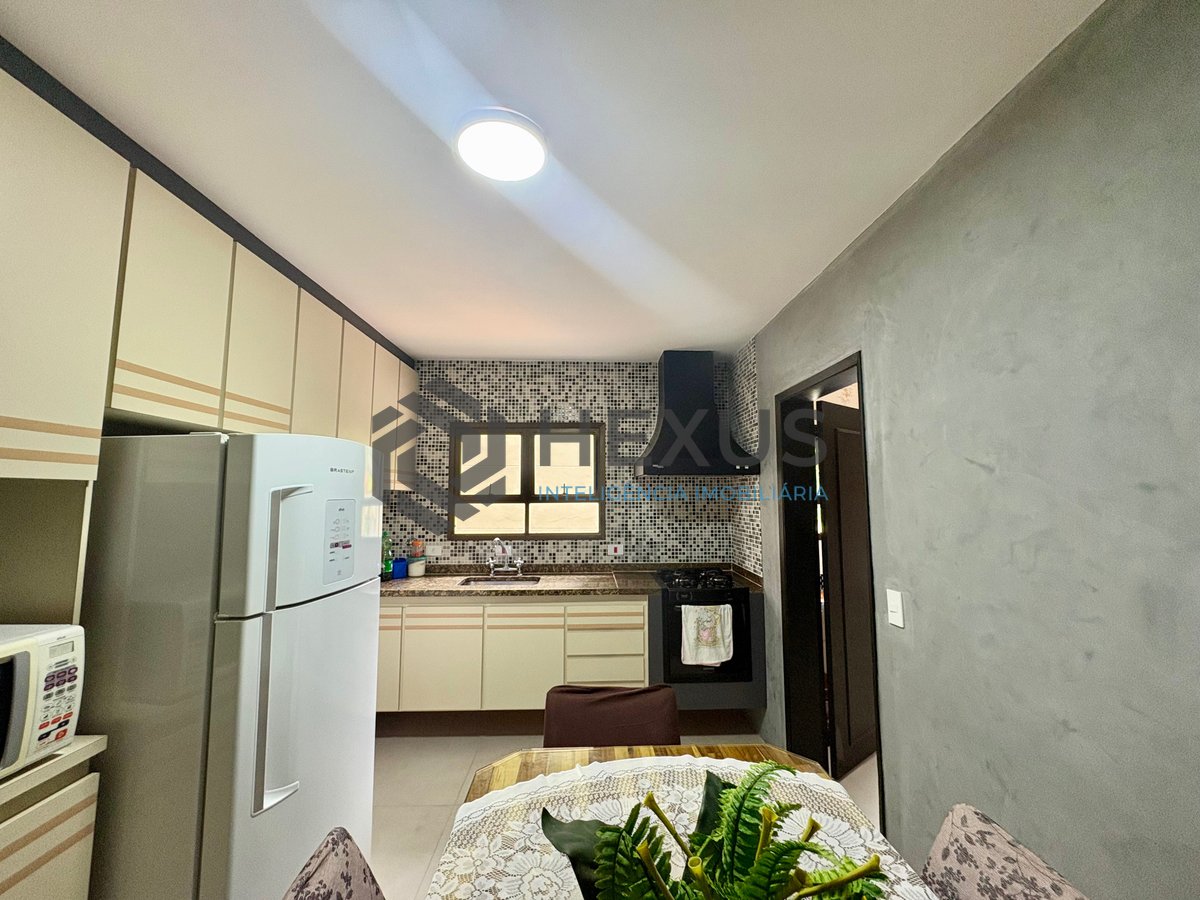 Foto 17 de Apartamento reformado com varanda na Praia da Enseada, Guaruja