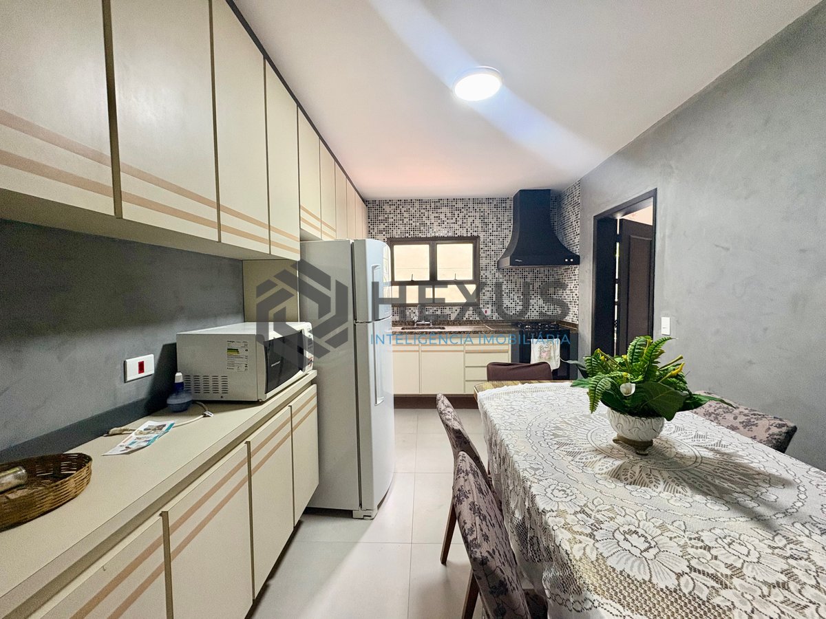 Foto 18 de Apartamento reformado com varanda na Praia da Enseada, Guaruja