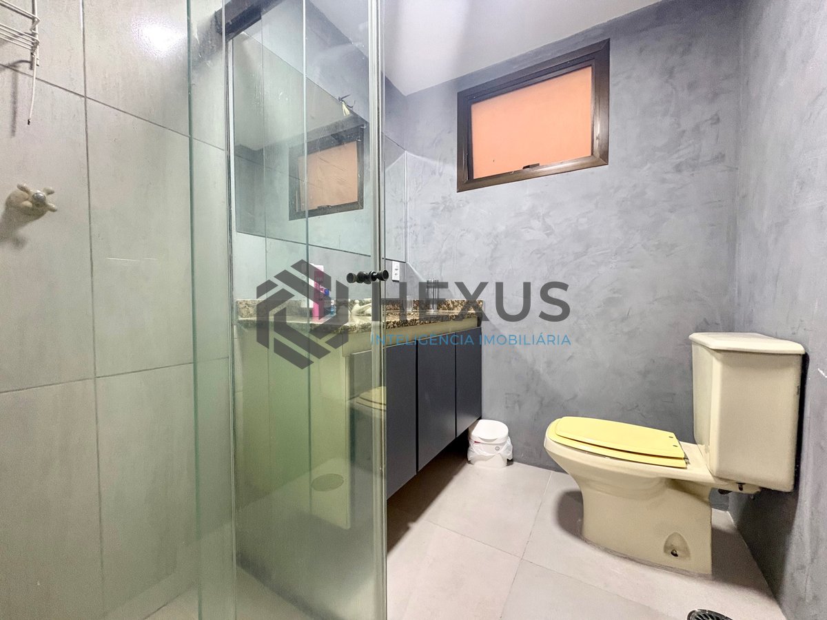 Foto 8 de Apartamento reformado com varanda na Praia da Enseada, Guaruja