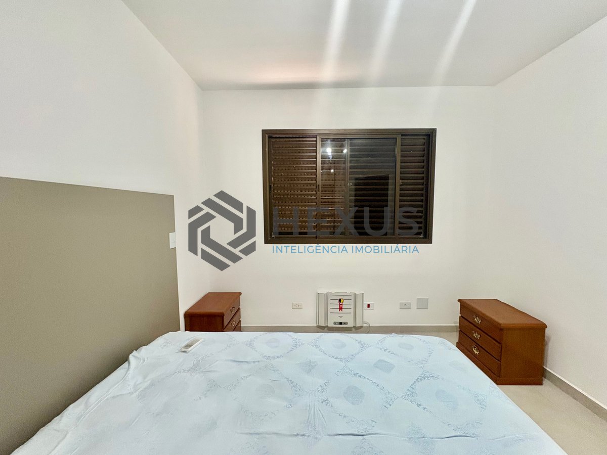 Foto 10 de Apartamento reformado com varanda na Praia da Enseada, Guaruja