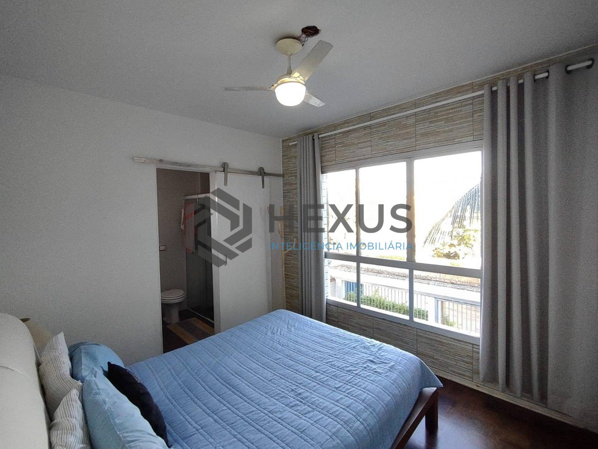 Foto 11 de Apartamento reformado com varanda na Praia da Enseada, Guaruja
