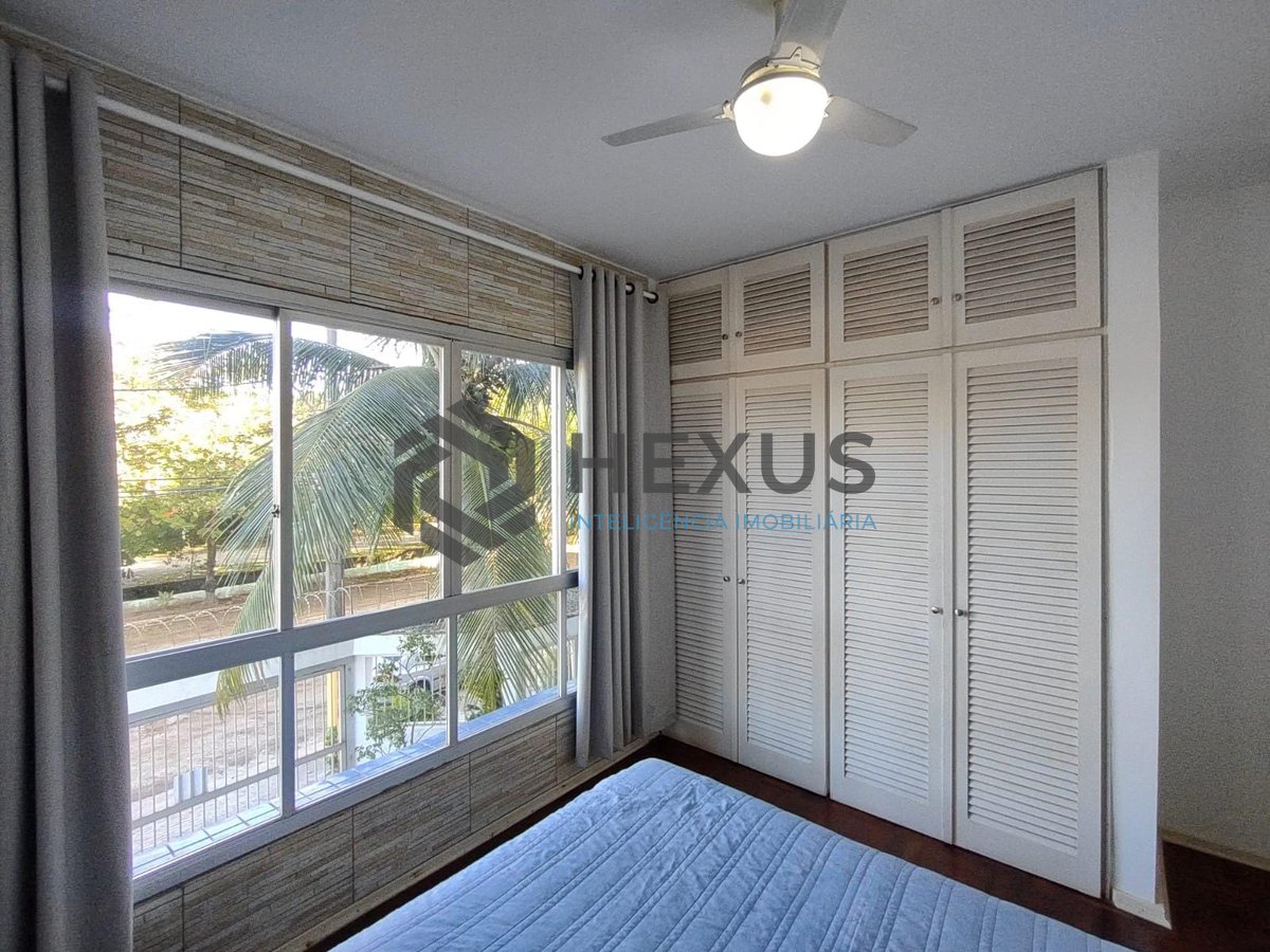 Foto 12 de Apartamento reformado com varanda na Praia da Enseada, Guaruja