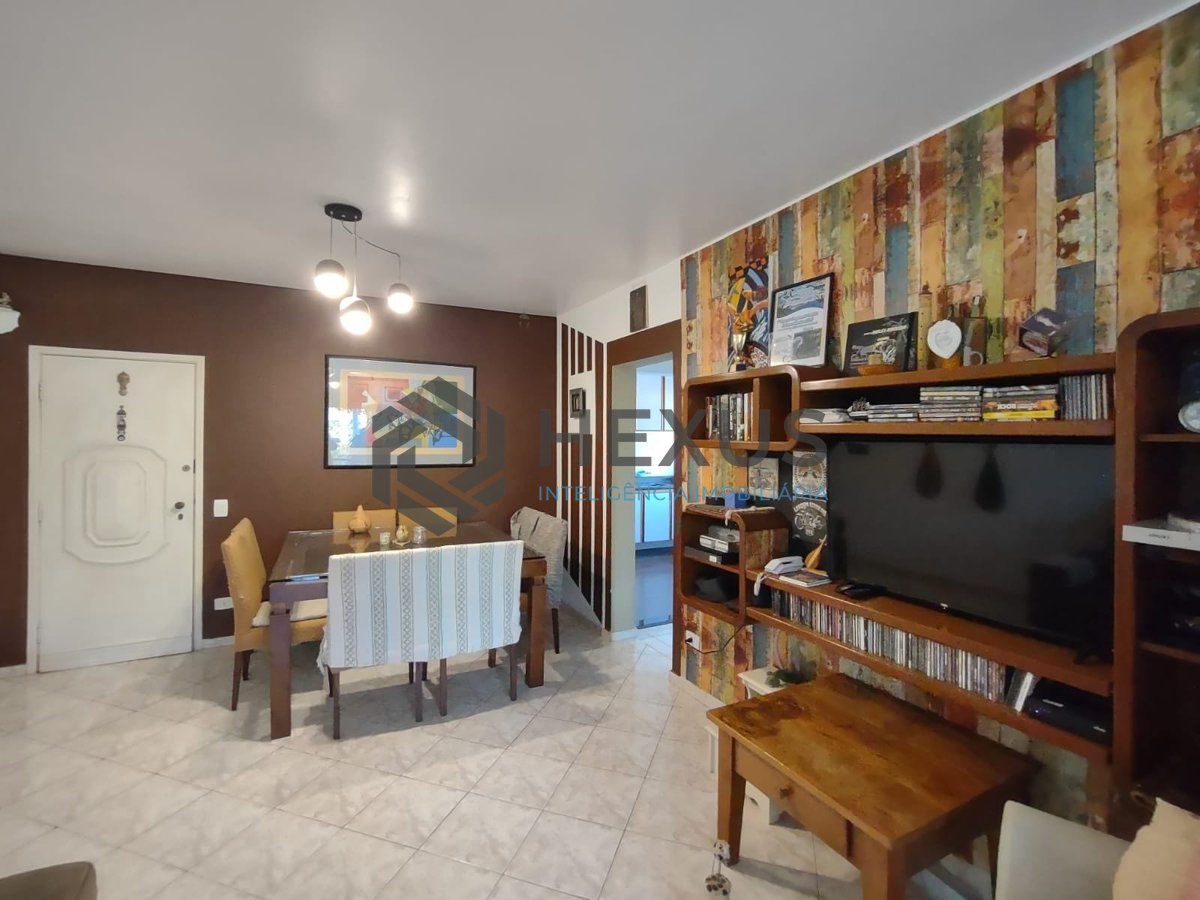 Foto 4 de Apartamento reformado com varanda na Praia da Enseada, Guaruja