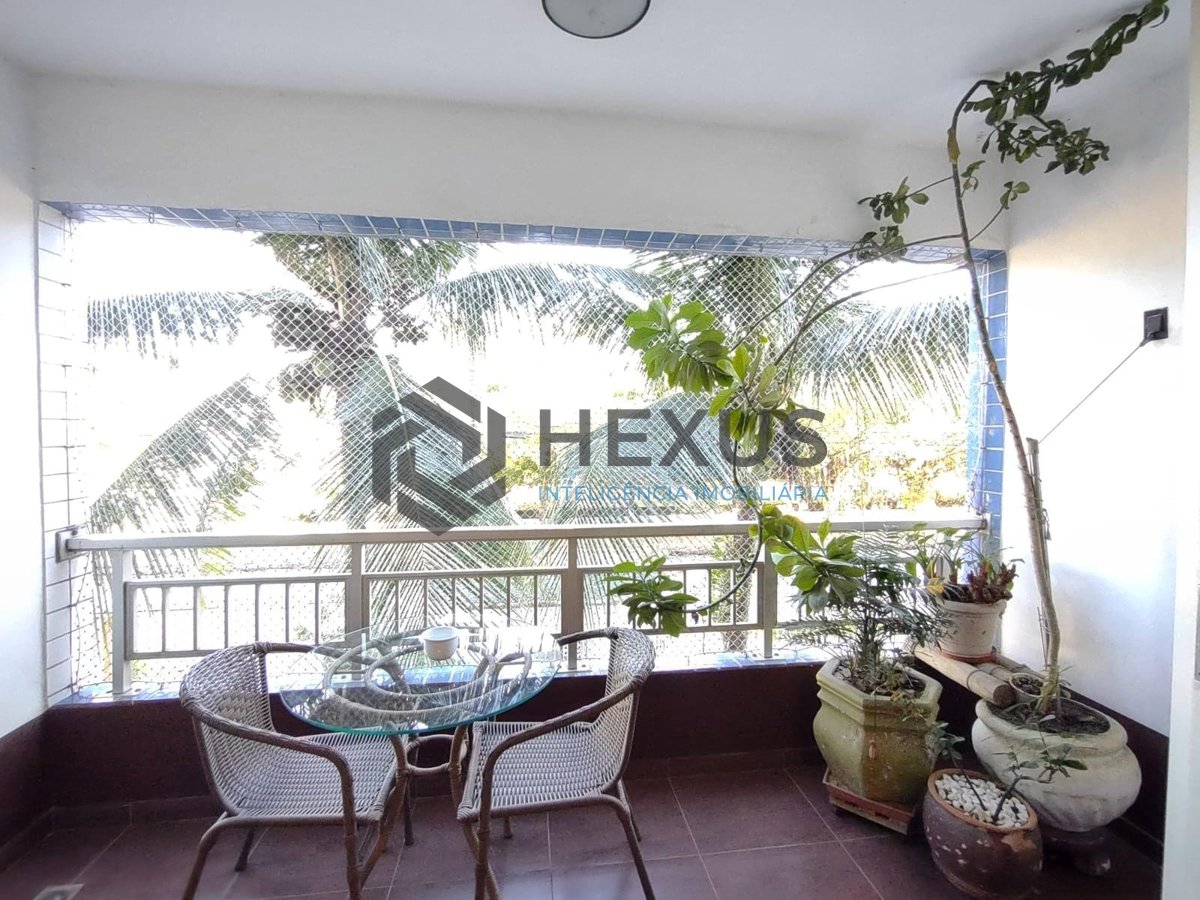 Foto 7 de Apartamento reformado com varanda na Praia da Enseada, Guaruja