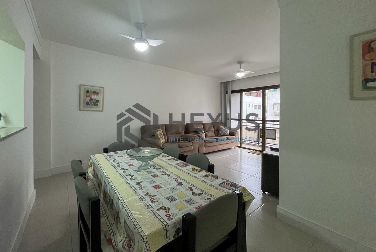 Foto 4 de Apartamento reformado com varanda na Praia do Tombo, Guaruja