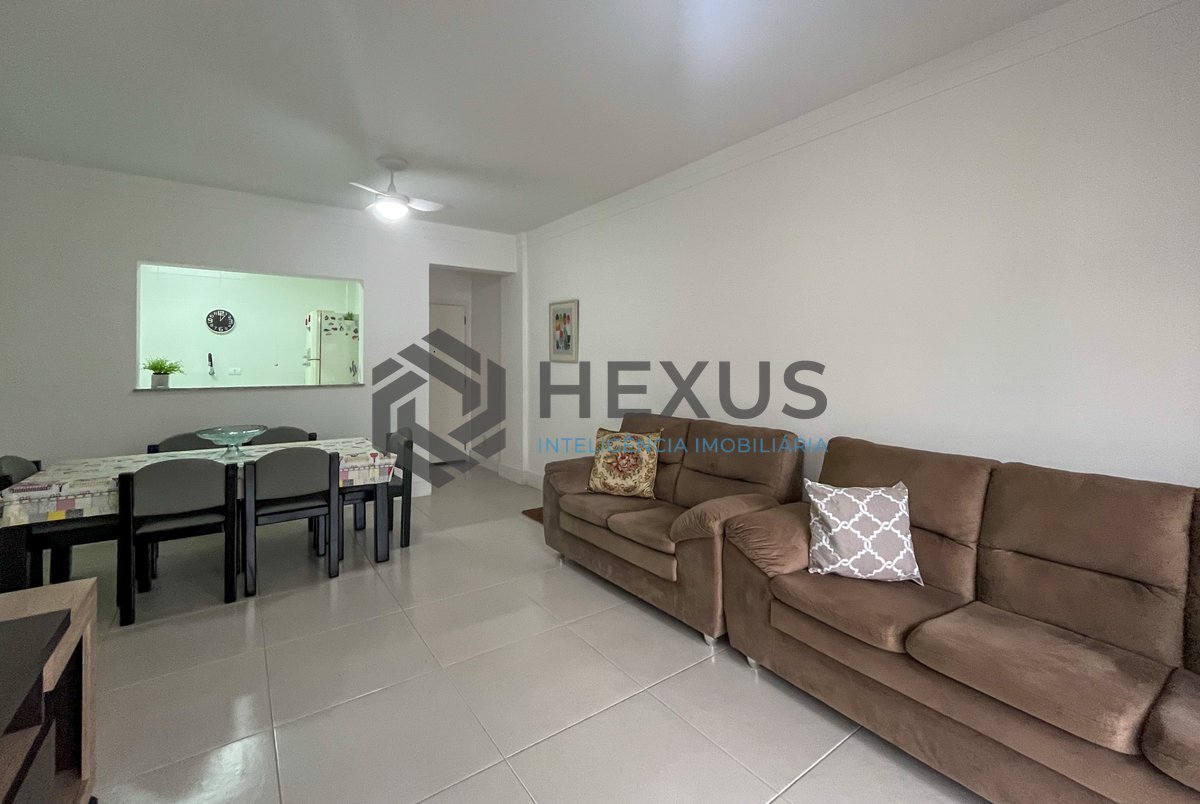 Foto 7 de Apartamento reformado com varanda na Praia do Tombo, Guaruja