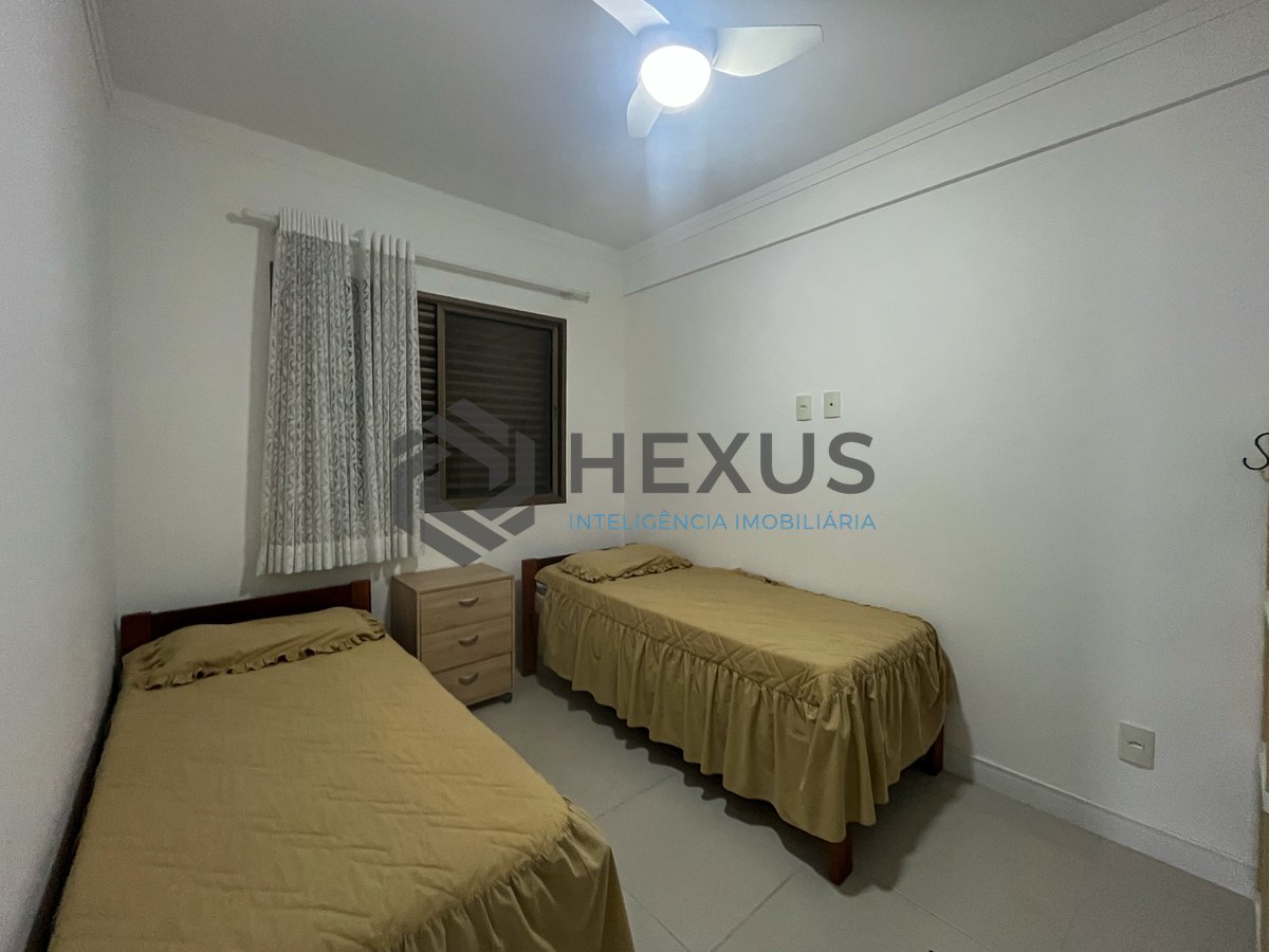 Foto 10 de Apartamento reformado com varanda na Praia do Tombo, Guaruja