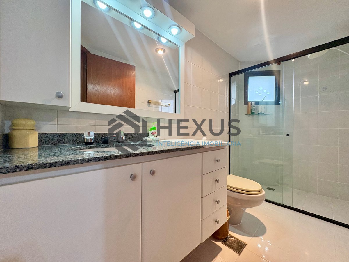 Foto 18 de Apartamento com varanda na Praia da Enseada, Guaruja