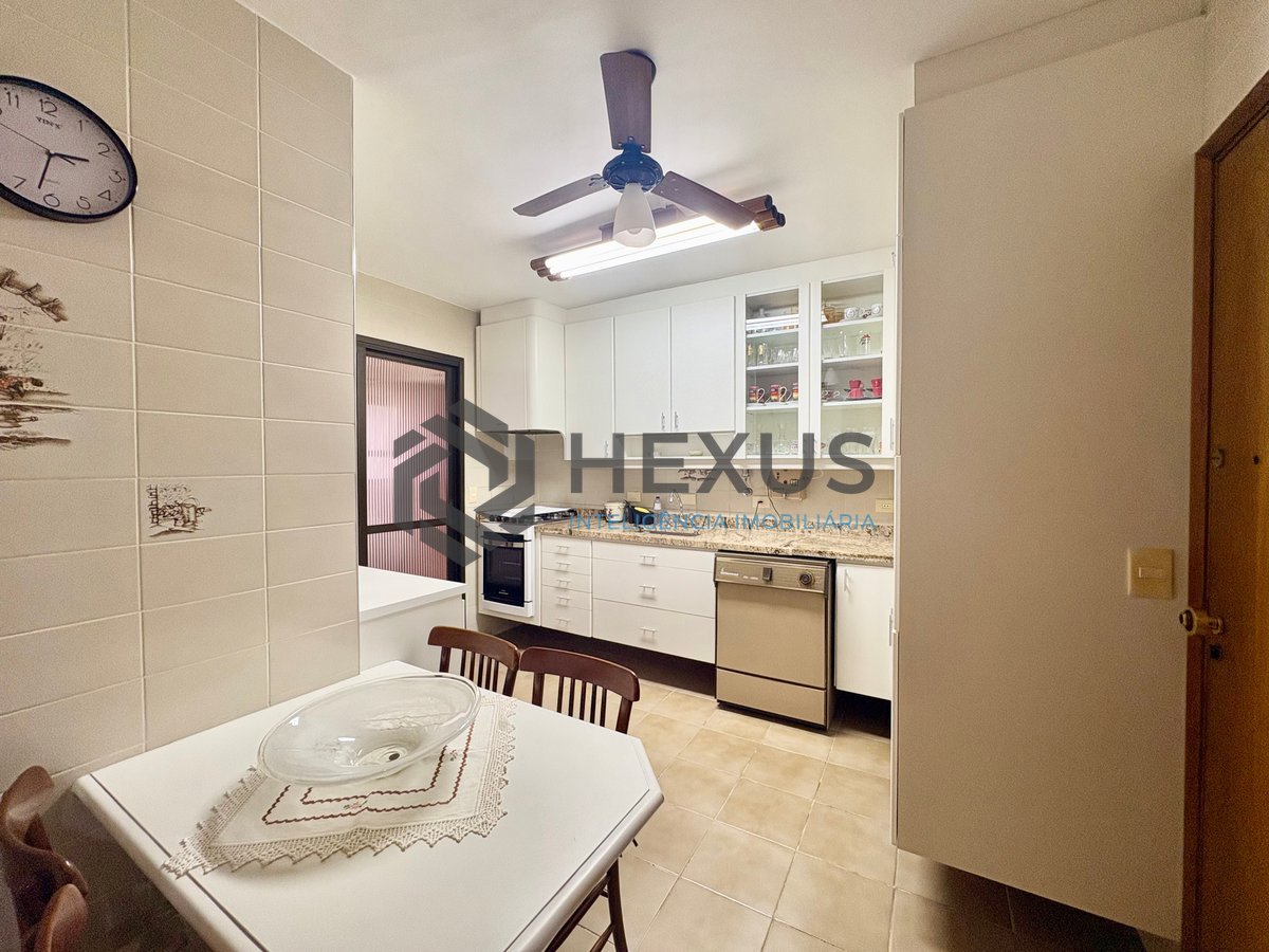 Foto 20 de Apartamento com varanda na Praia da Enseada, Guaruja