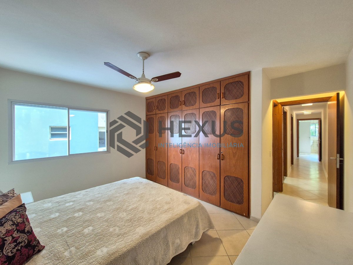 Foto 12 de Apartamento com varanda vista mar na beira mar da Praia das Pitangueiras, Guaruja