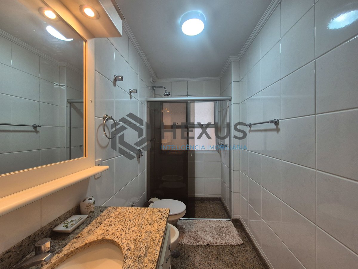 Foto 13 de Apartamento reformado com varanda a venda na quadra da praia das Pitangueiras
