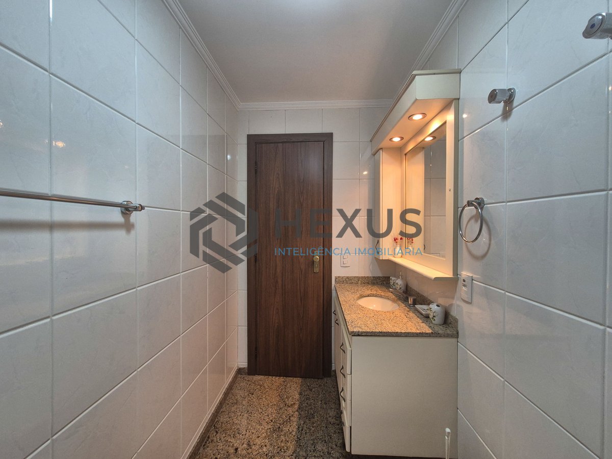 Foto 14 de Apartamento reformado com varanda a venda na quadra da praia das Pitangueiras