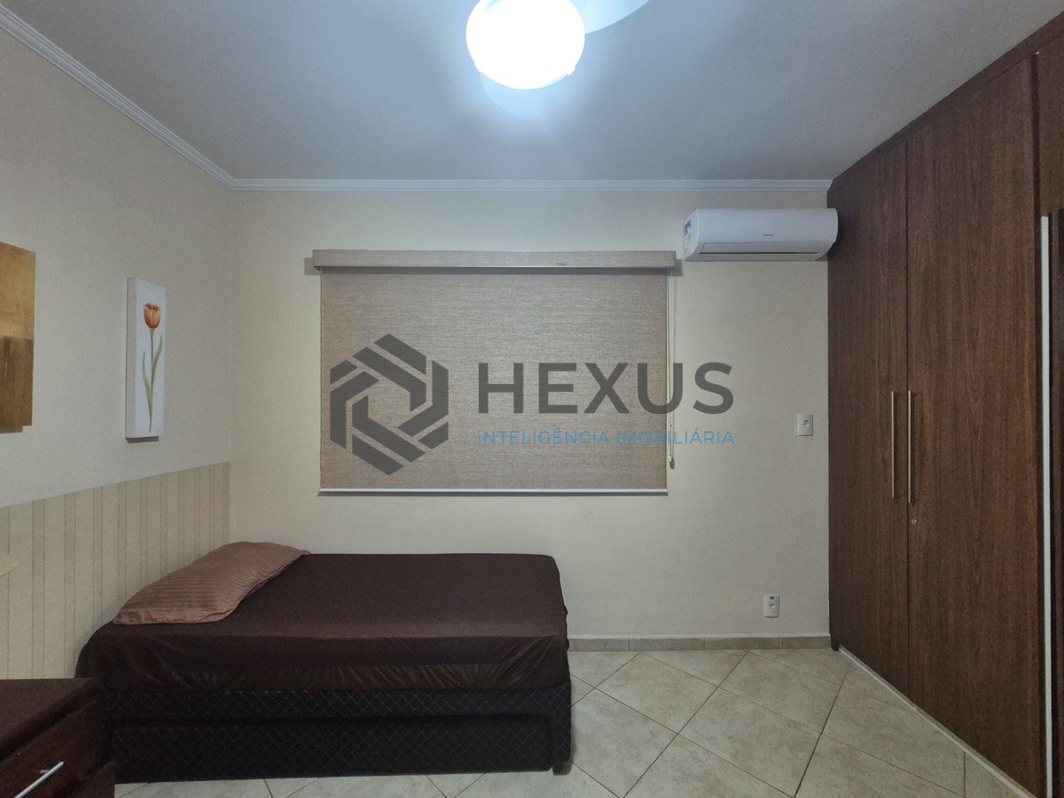 Foto 16 de Apartamento reformado com varanda a venda na quadra da praia das Pitangueiras