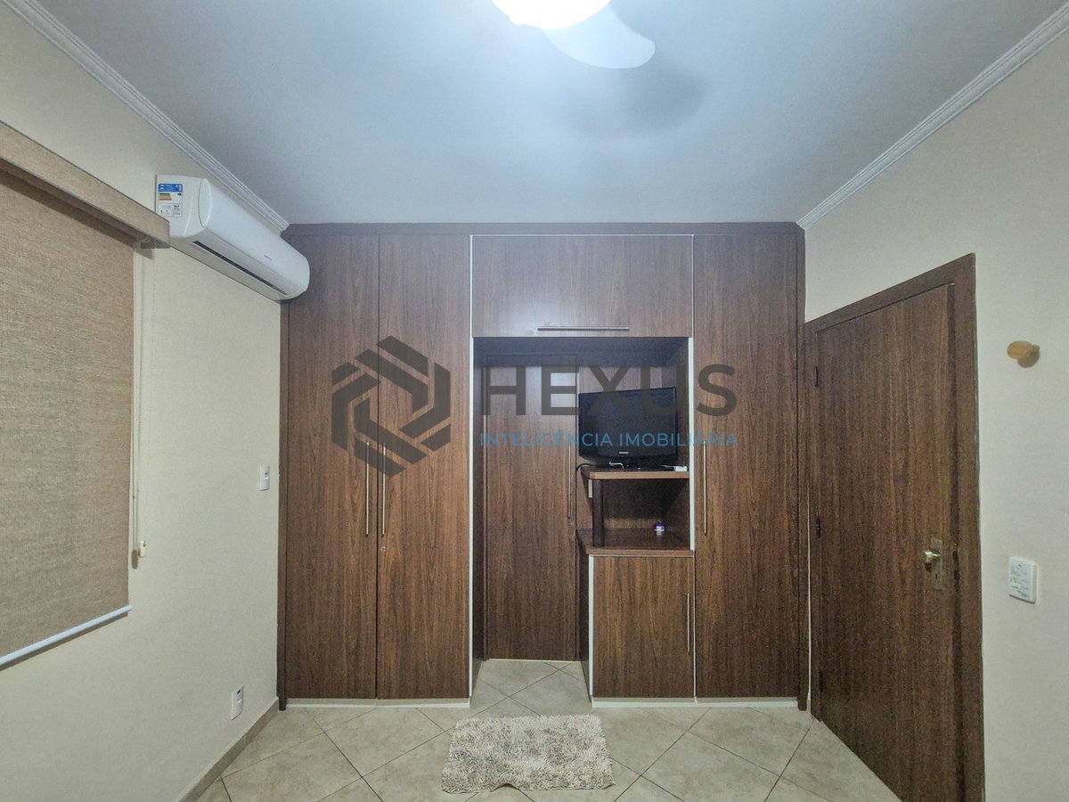 Foto 17 de Apartamento reformado com varanda a venda na quadra da praia das Pitangueiras