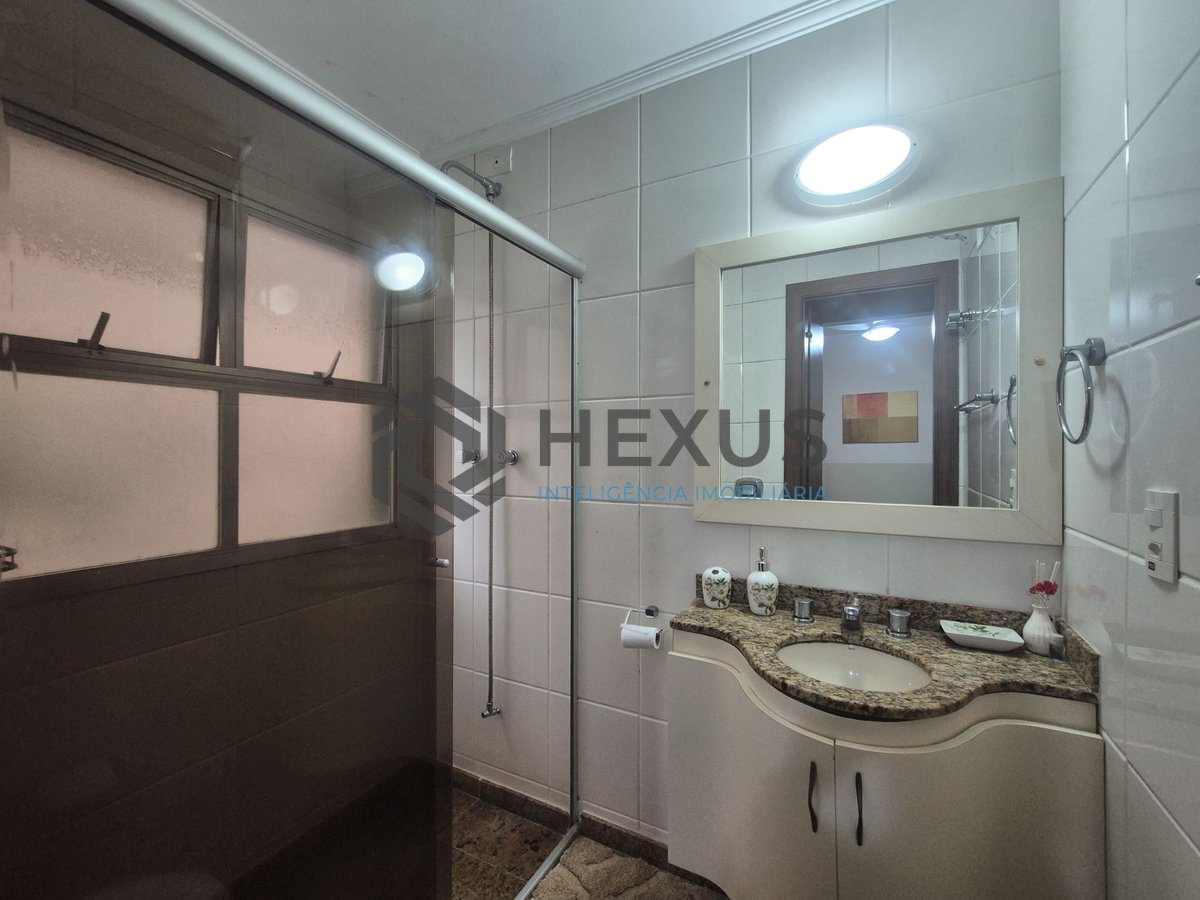 Foto 18 de Apartamento reformado com varanda a venda na quadra da praia das Pitangueiras