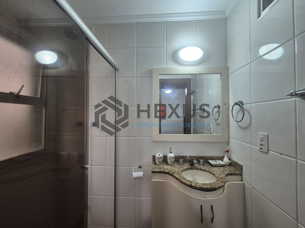 Foto 19 de Apartamento reformado com varanda a venda na quadra da praia das Pitangueiras