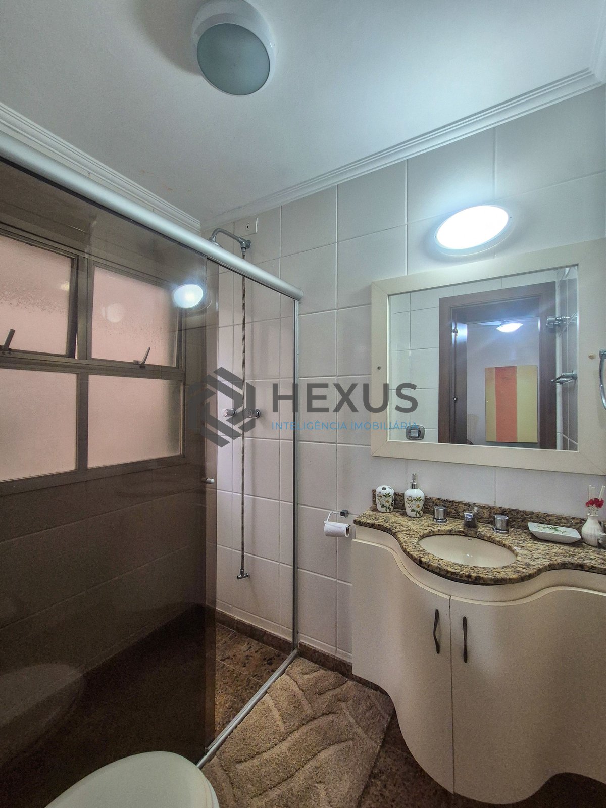 Foto 25 de Apartamento reformado com varanda a venda na quadra da praia das Pitangueiras