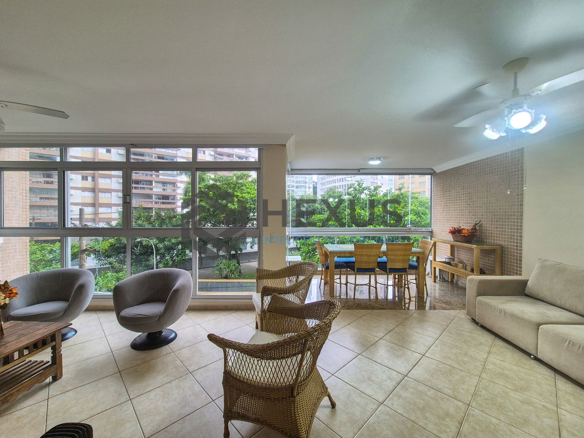 Foto 5 de Apartamento reformado com varanda a venda na quadra da praia das Pitangueiras