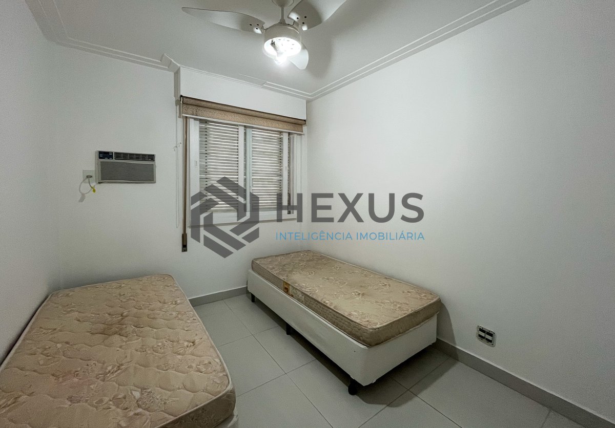 Foto 12 de Apartamento reformado com varanda na beira mar da Praia das Pitangueiras, Guaruja